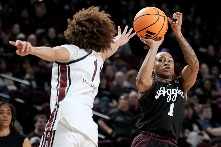 Joyce Edwards shines as No. 3 South Carolina defeats Texas A&M 71-56 | iNFOnews.ca