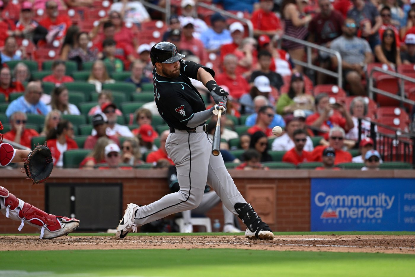 Locklear, Pdaadt help the Diamondbacks beat the Cardinals 10-6 | iNFOnews.ca