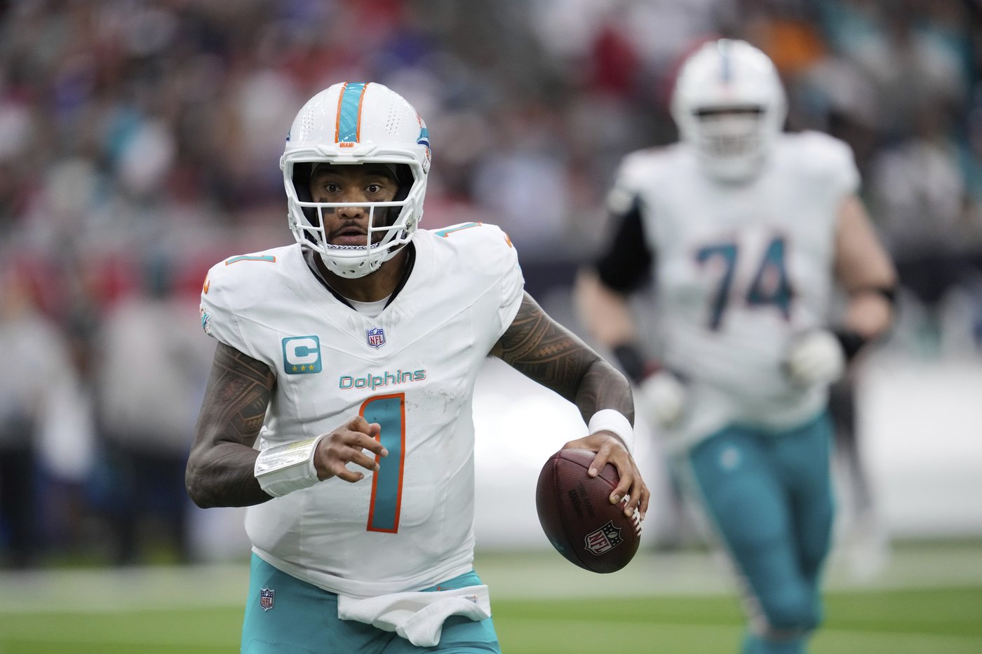 Dolphins QB Tua Tagovailoa out as Miami tries to keep playoff hopes alive against Browns | iNFOnews.ca