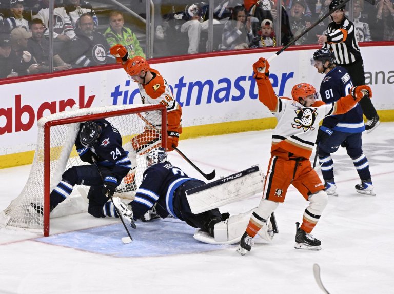 Ducks continue determined push for playoffs with solid 3-1 win over Jets | iNFOnews.ca