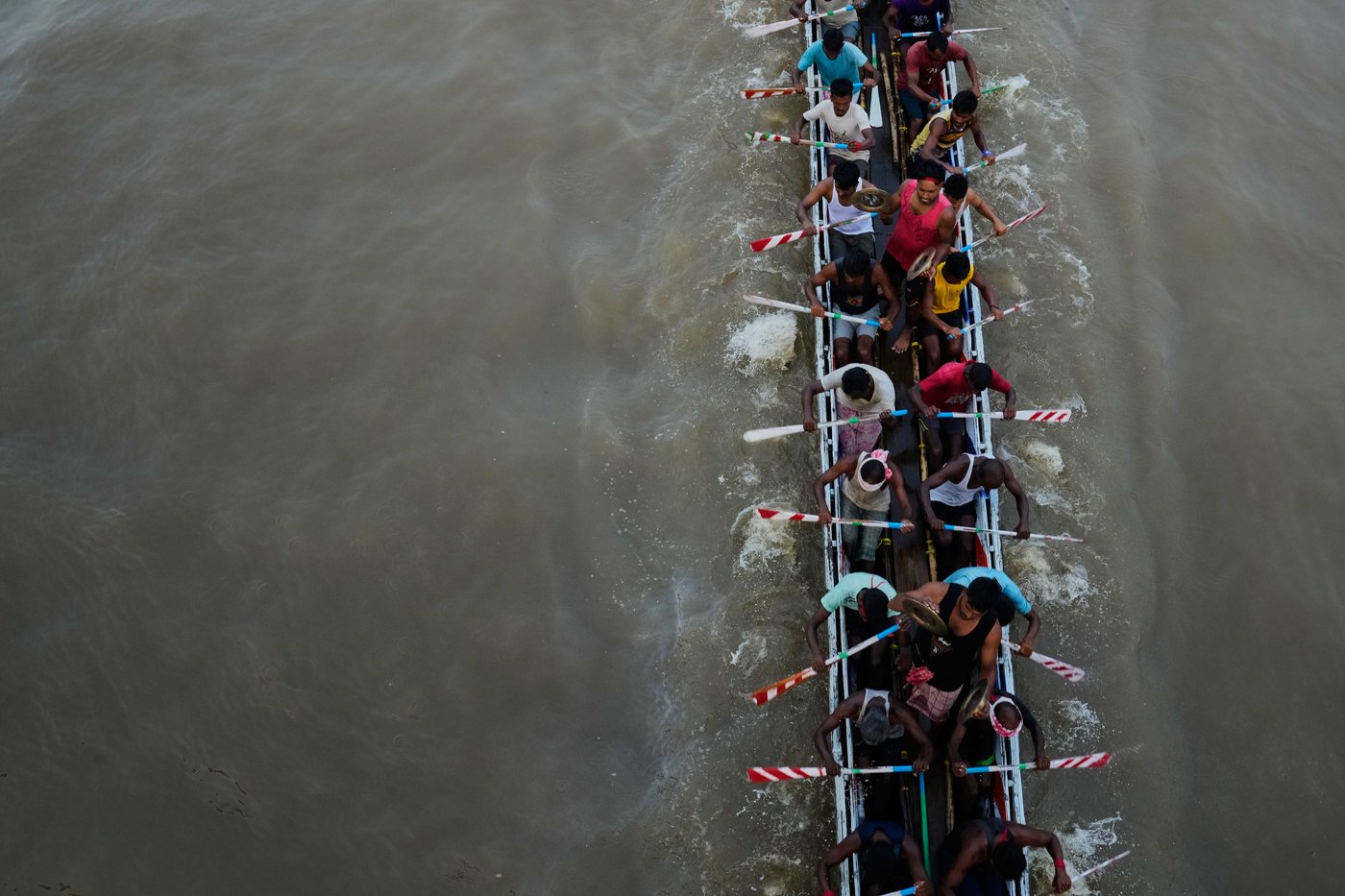 Photos of a boat race on India’s Kulsi River | iNFOnews.ca