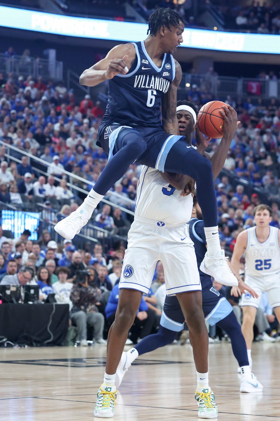 No. 8 BYU beats Villanova 71-66 and spoils the debut of new Wildcats coach Kevin Willard | iNFOnews.ca