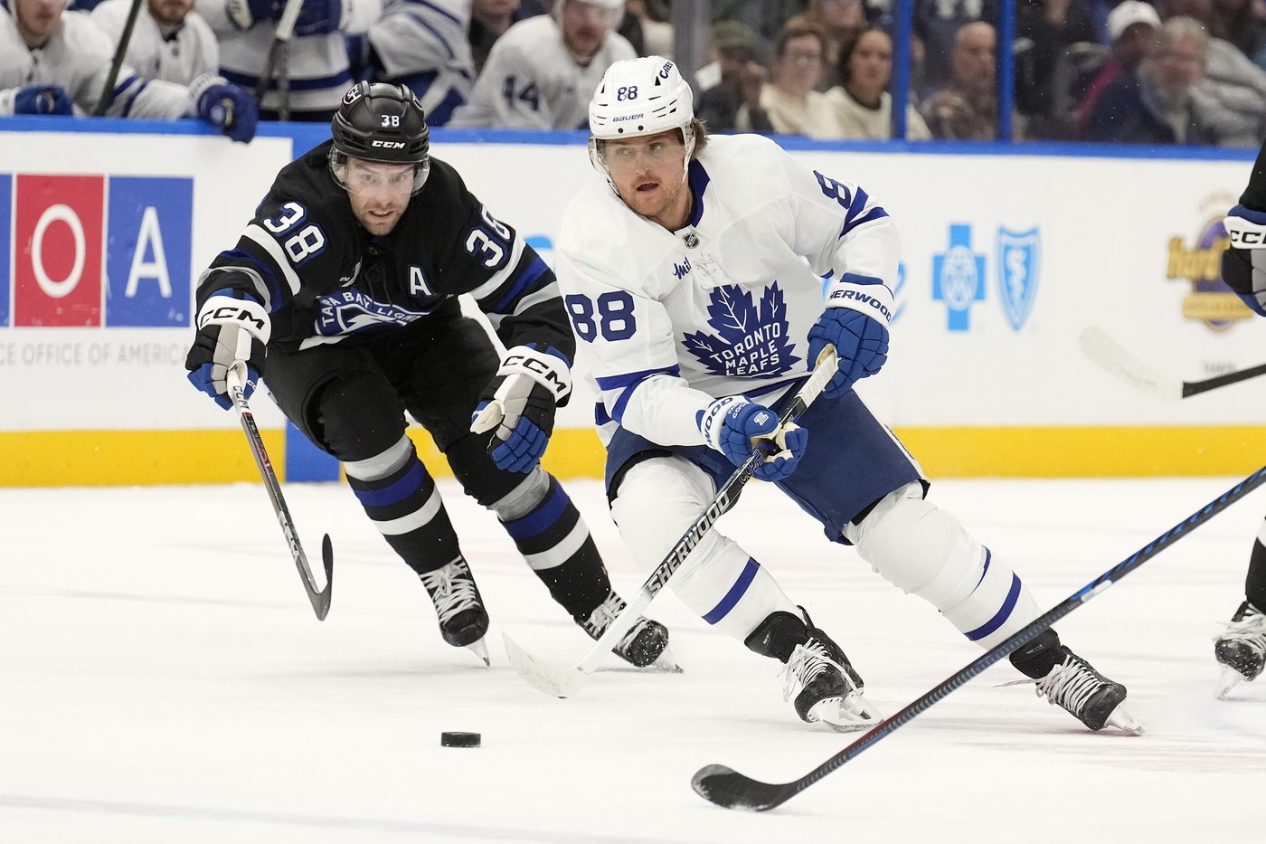 Auston Matthews picks up two assists in his return to the lineup as Maple Leafs top Lightning 5-3 | iNFOnews.ca