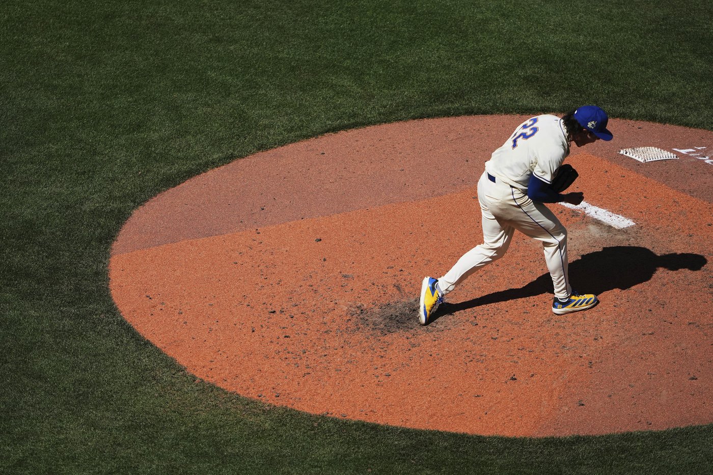 Woo continues to wow Mariners with record streak of pitching 6 innings and few walks | iNFOnews.ca