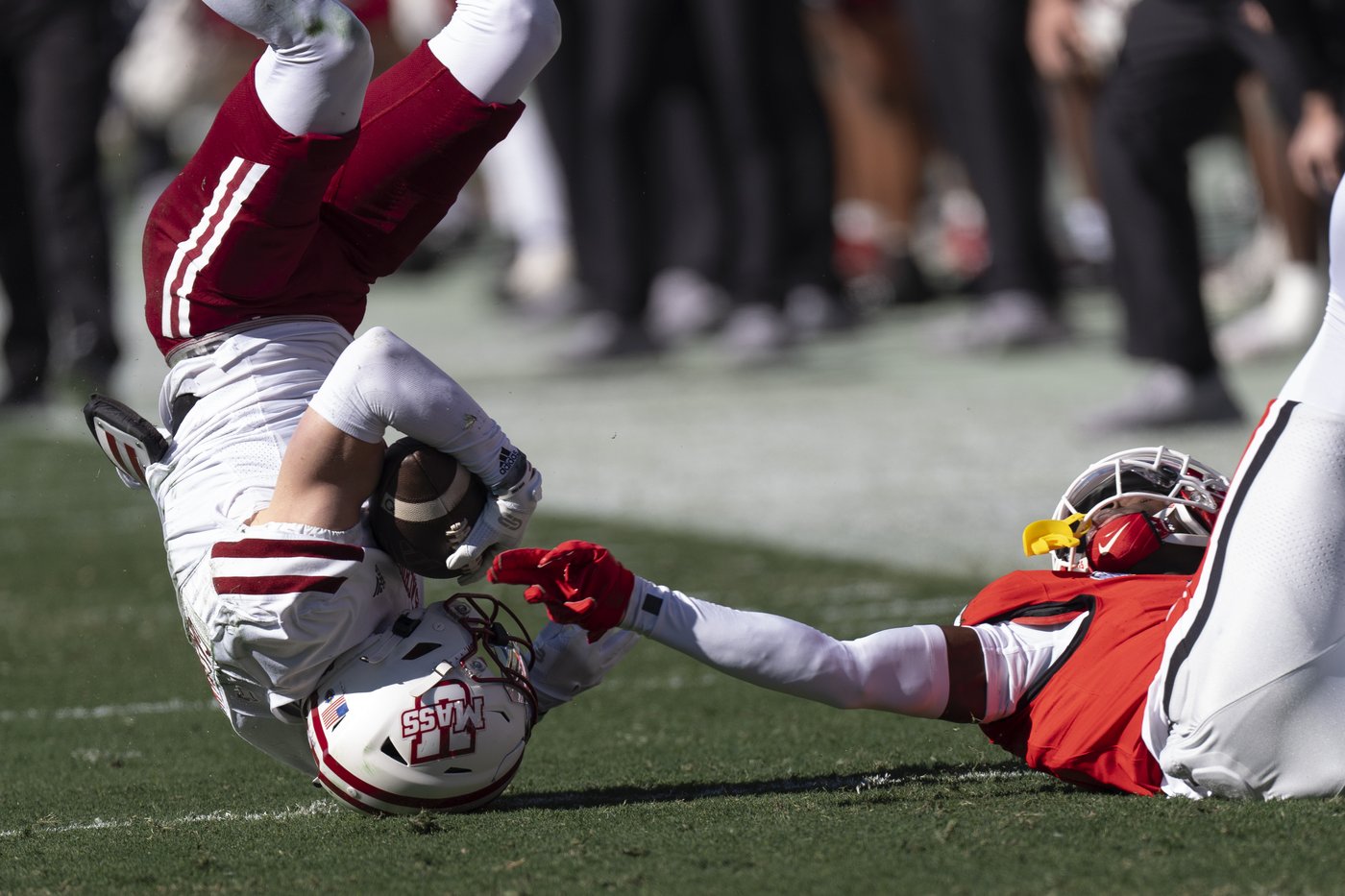 Beck throws 4 TD passes and Frazier runs for 3 scores to lead No. 8 Georgia past UMass, 59-21 | iNFOnews.ca Beck throws 4 TD passes and Frazier runs for 3 scores to lead No. 8 Georgia past UMass, 59-21 | iNFOnews.ca