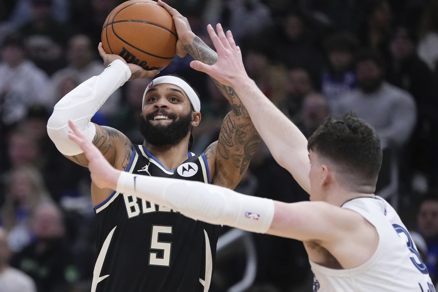 Jackson scores 37 points as Grizzlies beat Bucks 132-119 without Morant | iNFOnews.ca