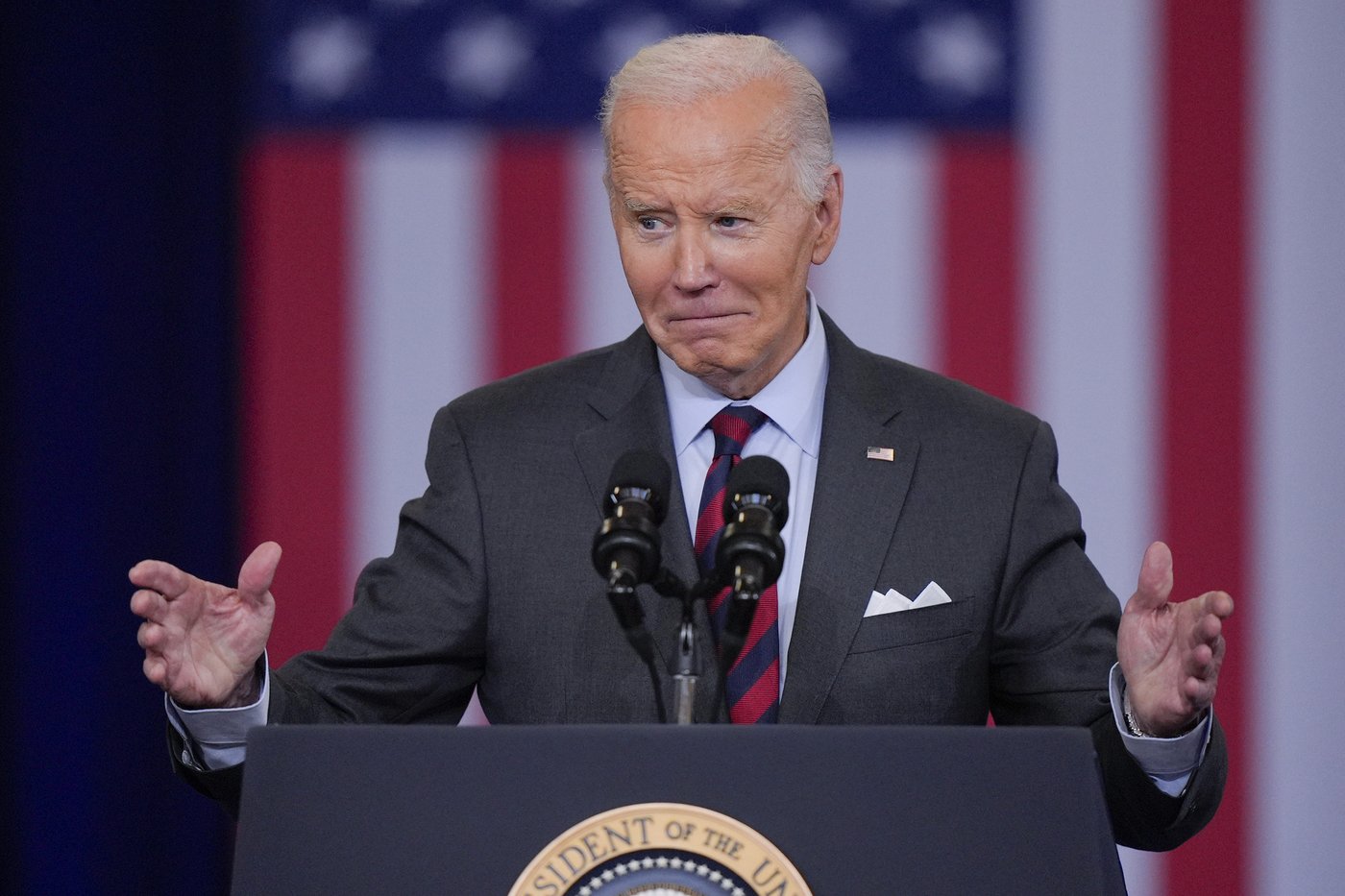 Biden and Bernie Sanders highlight lower prescription drug costs in New Hampshire stop | iNFOnews.ca