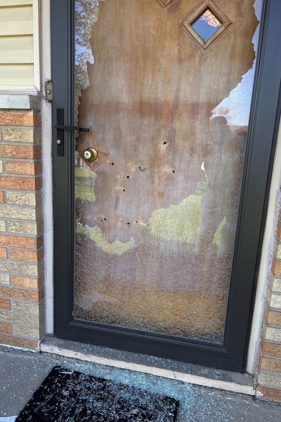 Indianapolis councilman says someone fired shots at his home and left a 'No Data Centers' note | iNFOnews.ca
