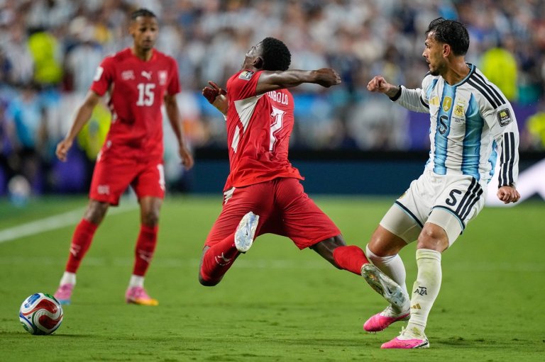 Switzerland’s Breel Embolo given red card for simulation after video review at World Cup | iNFOnews.ca