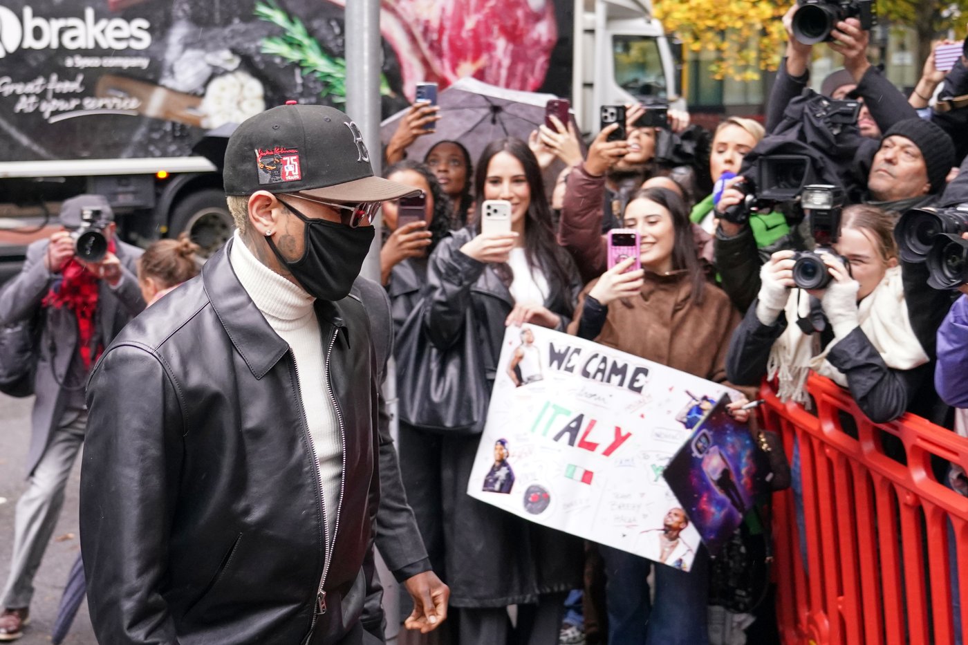 Chris Brown avoids prison time for brawling at a London nightclub | iNFOnews.ca Chris Brown avoids prison time for brawling at a London nightclub | iNFOnews.ca