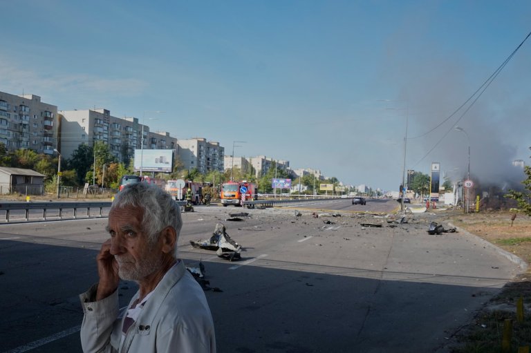3 killed in Russian strikes on Ukraine as Putin warns Europe against sending troops | iNFOnews.ca