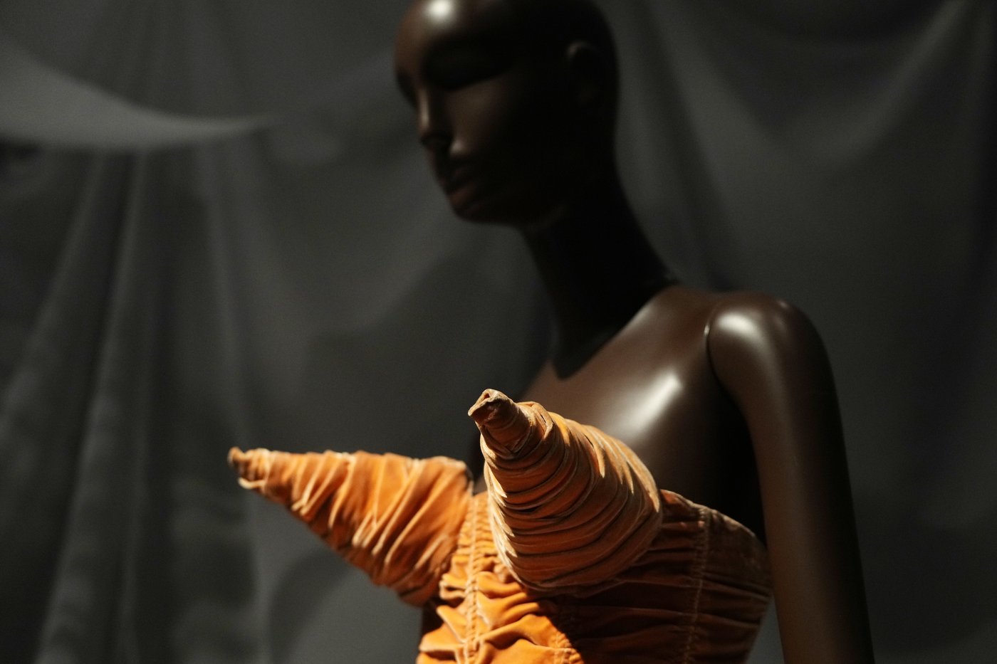 Fashion meets Freud. A new exhibit explores clothes through a psychoanalytic lens | iNFOnews.ca Fashion meets Freud. A new exhibit explores clothes through a psychoanalytic lens | iNFOnews.ca