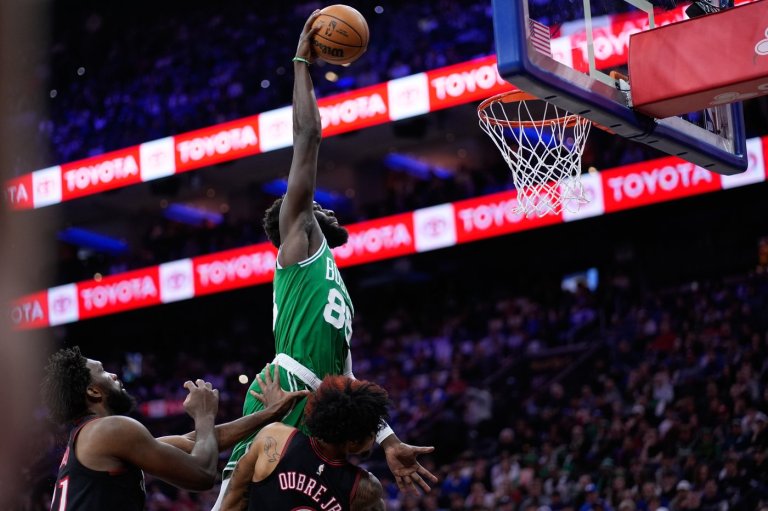 Boston Celtics sign center Neemias Queta to a 4-year extension, AP source says | iNFOnews.ca