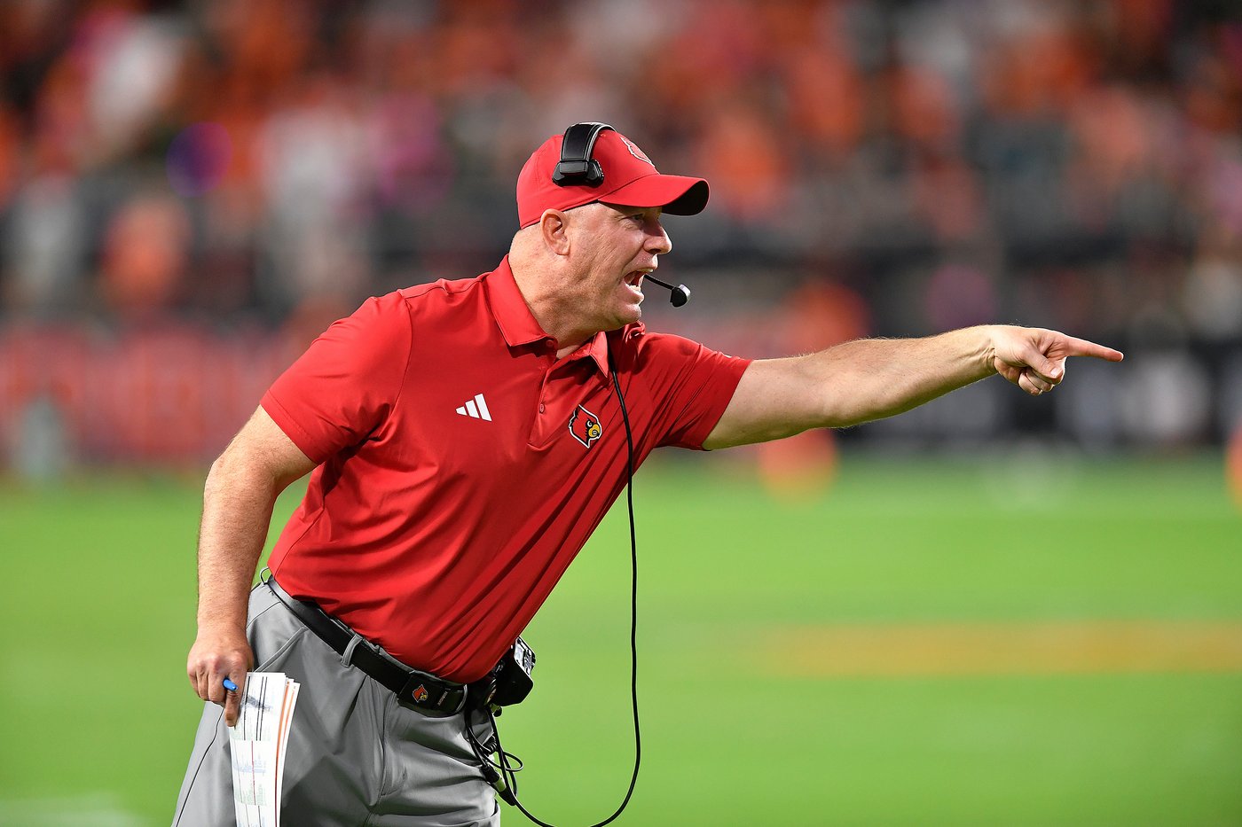 Louisville and football coach Jeff Brohm agree to new deal with extension through 2033 season | iNFOnews.ca Louisville and football coach Jeff Brohm agree to new deal with extension through 2033 season | iNFOnews.ca