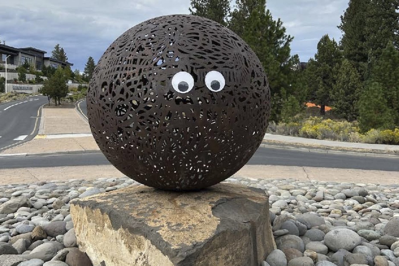 Man says he was behind some of the viral googly eyes on public art in Oregon | iNFOnews.ca Man says he was behind some of the viral googly eyes on public art in Oregon | iNFOnews.ca