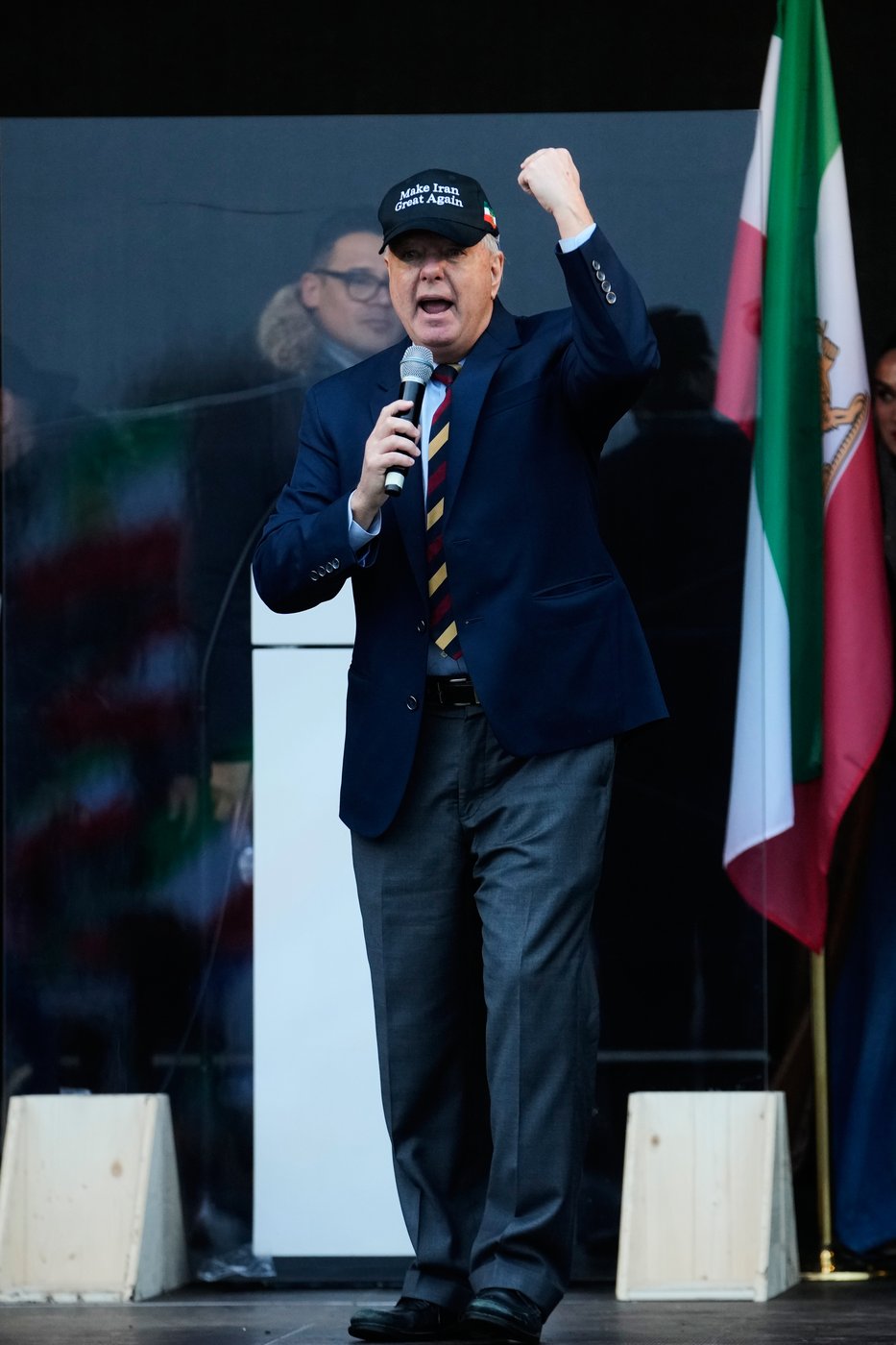 Crown prince urges the world to stand with the people of Iran as 250,000 rally in Munich | iNFOnews.ca