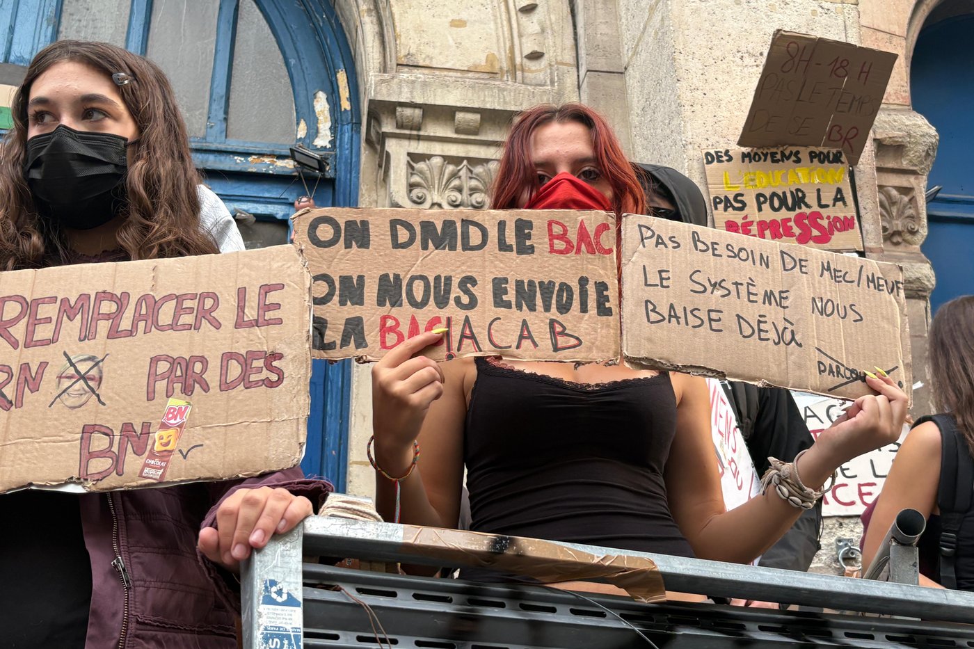 France gripped by spreading student protests as PM calls crisis meeting | iNFOnews.ca