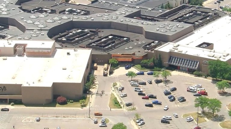 Police investigate a shopping mall shooting that left 2 dead in suburban Detroit | iNFOnews.ca
