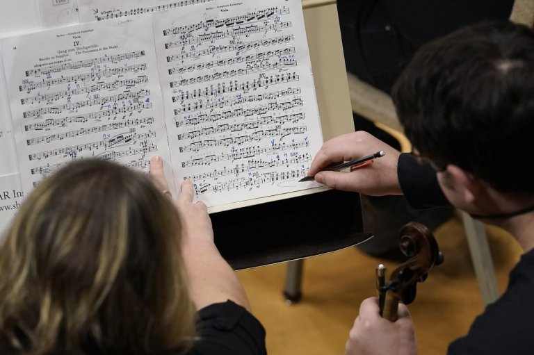 Vancouver Symphony Orchestra musicians on strike, concerts cancelled | iNFOnews.ca