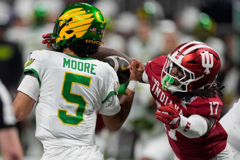 Dante Moore and the Oregon Ducks self-destruct in 56-22 Peach Bowl loss to No. 1 Indiana | iNFOnews.ca