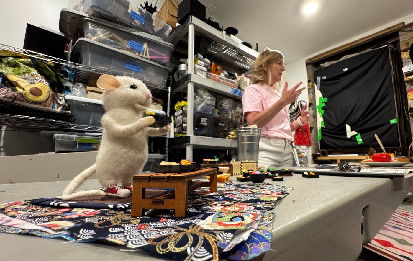 Miniature art transforms an alley into a surrealist wonderland at 'Mississippi's Tiniest Museum' | iNFOnews.ca Miniature art transforms an alley into a surrealist wonderland at 'Mississippi's Tiniest Museum' | iNFOnews.ca