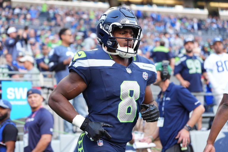 Rookie running back Price hopes to build on his NFL debut with the Seahawks | iNFOnews.ca