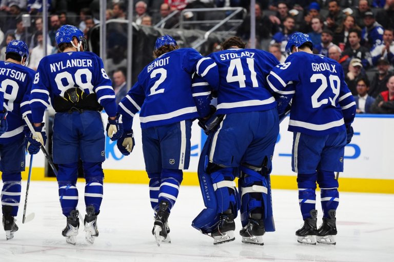 Stolarz departs Maple Leafs' game against Capitals with lower-body injury | iNFOnews.ca