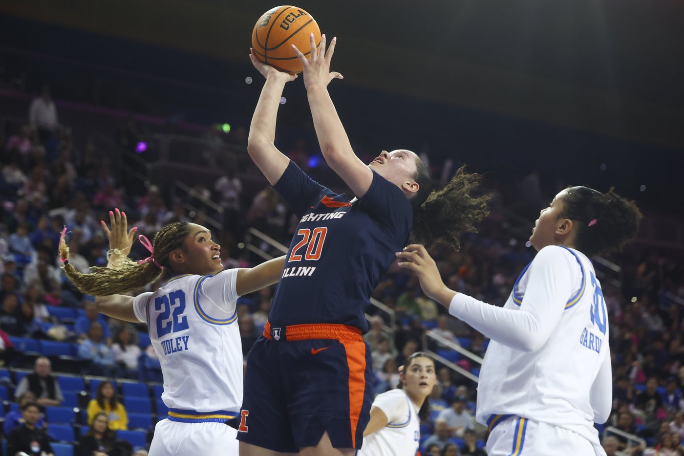 UCLA's Betts scores 22, sets school single-season blocks mark in 70-55 win over No. 25 Illinois | iNFOnews.ca