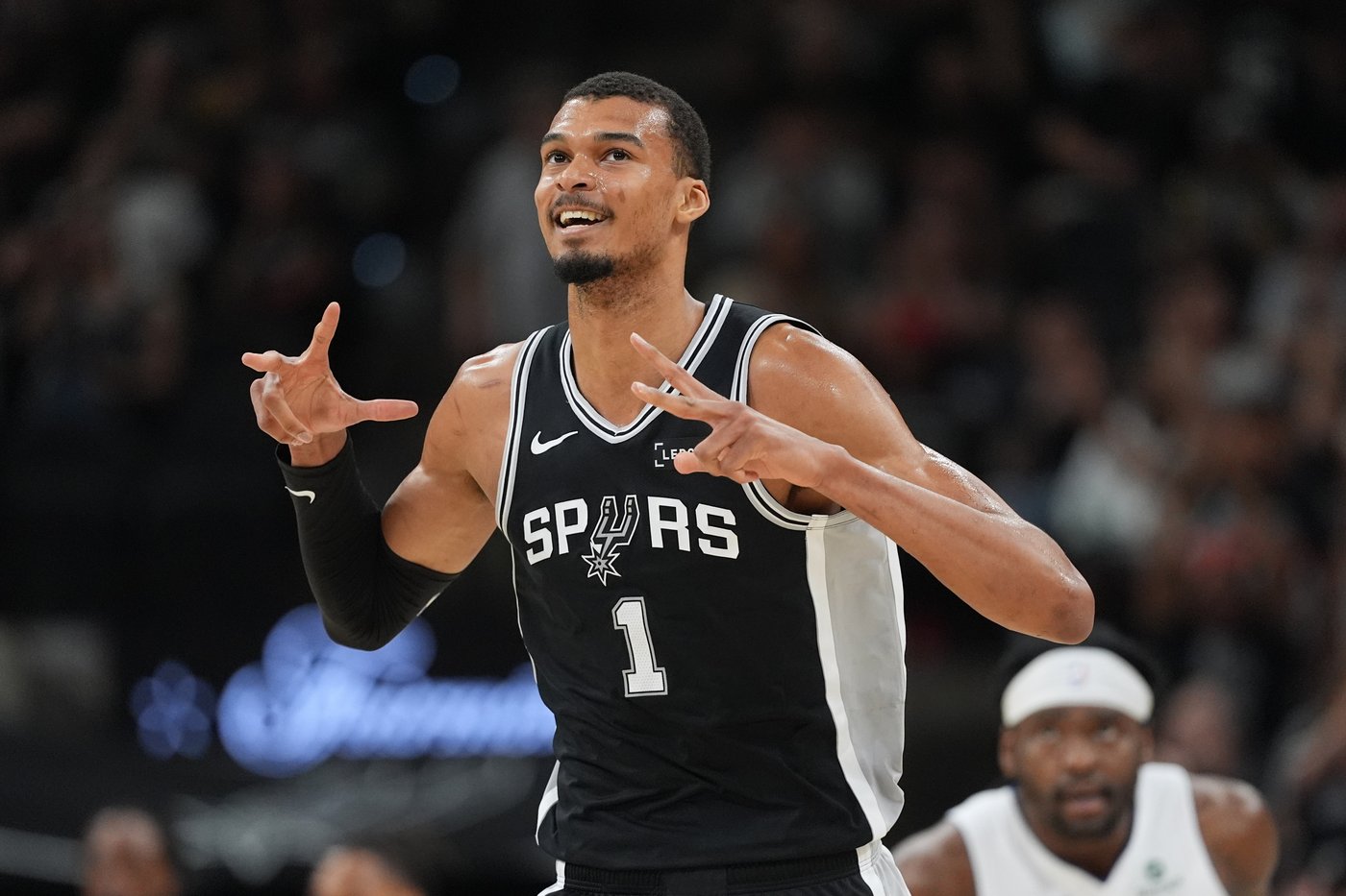 Wembanyama has 38 points and 16 rebounds in the Spurs' 121-106 win over the Pistons | iNFOnews.ca