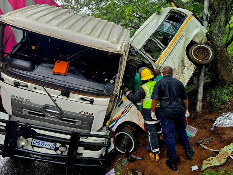 11 dead in South Africa minibus and truck collision days after similar crash killed 14 children | iNFOnews.ca