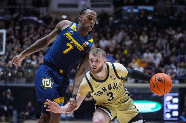 Oscar Cluff scores 22, Braden Smith reaches new milestone as No. 6 Purdue beats Marquette | iNFOnews.ca