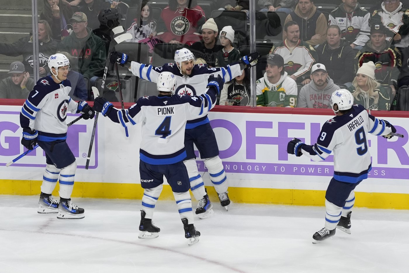 Hellebuyck makes 43 saves, Iafallo scores twice to give Jets 4-1 win over Wild | iNFOnews.ca
