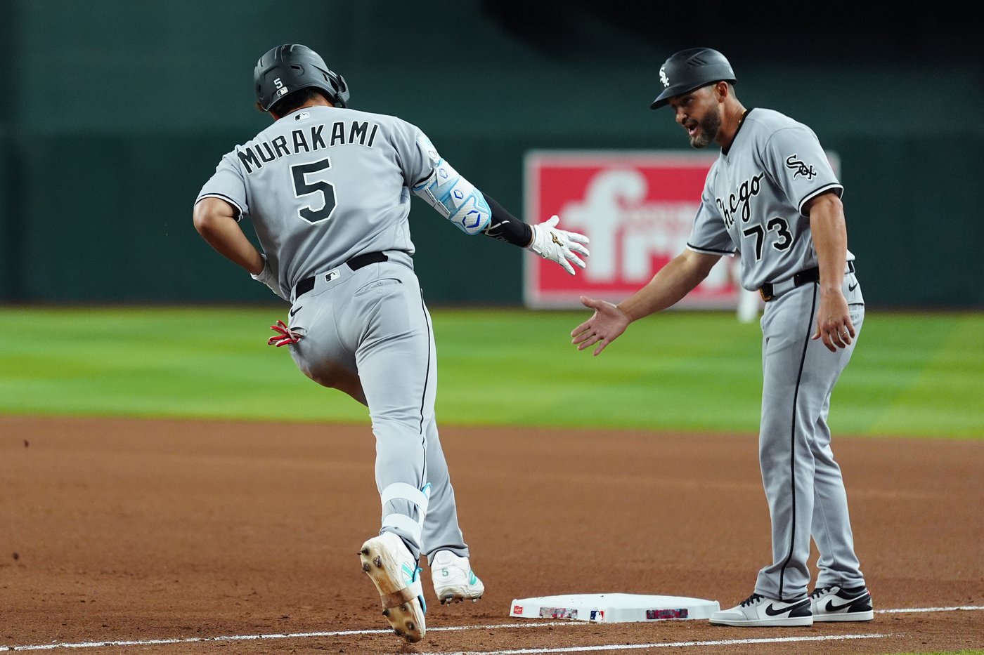 White Sox rookie Munetaka Murakami ties MLB rookie record with HR in 5th straight game | iNFOnews.ca