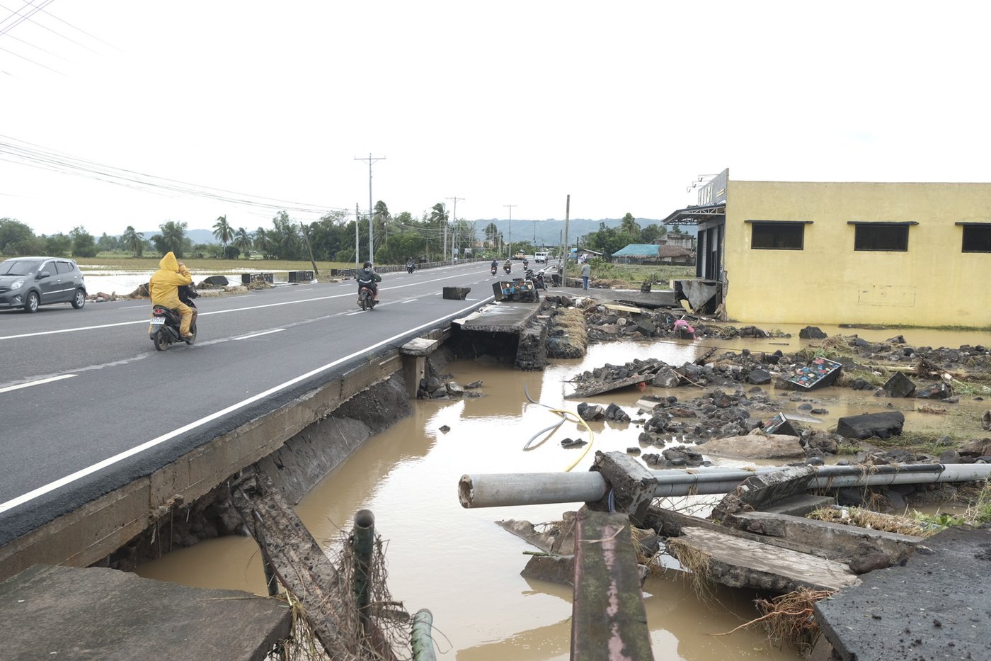 Floods in Philippines kill at least 9 and trap others on roofs as storm approaches | iNFOnews.ca