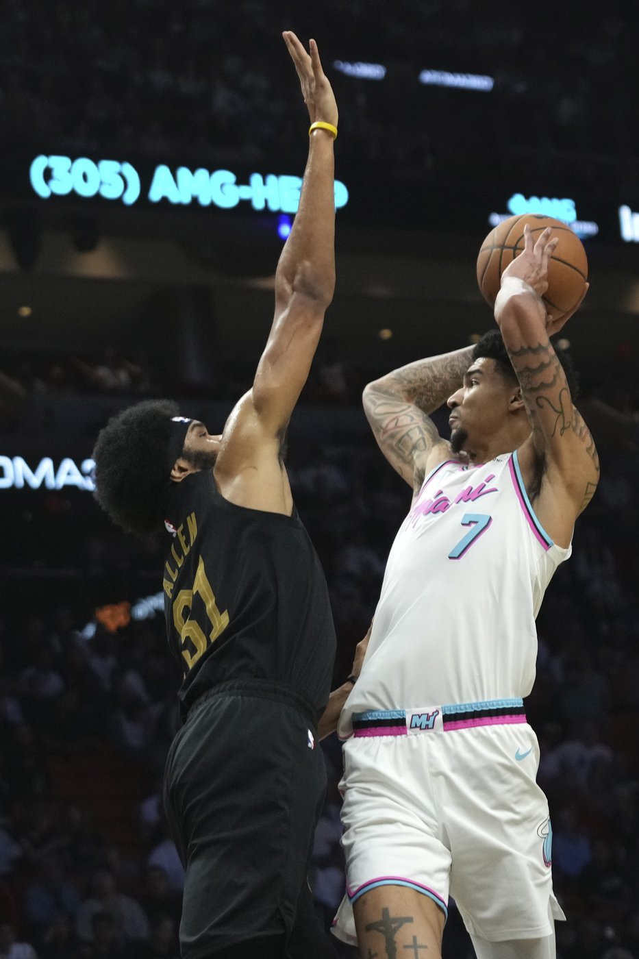 Donovan Mitchell scores 34 points, Cavaliers never trail in 126-106 win over Heat | iNFOnews.ca