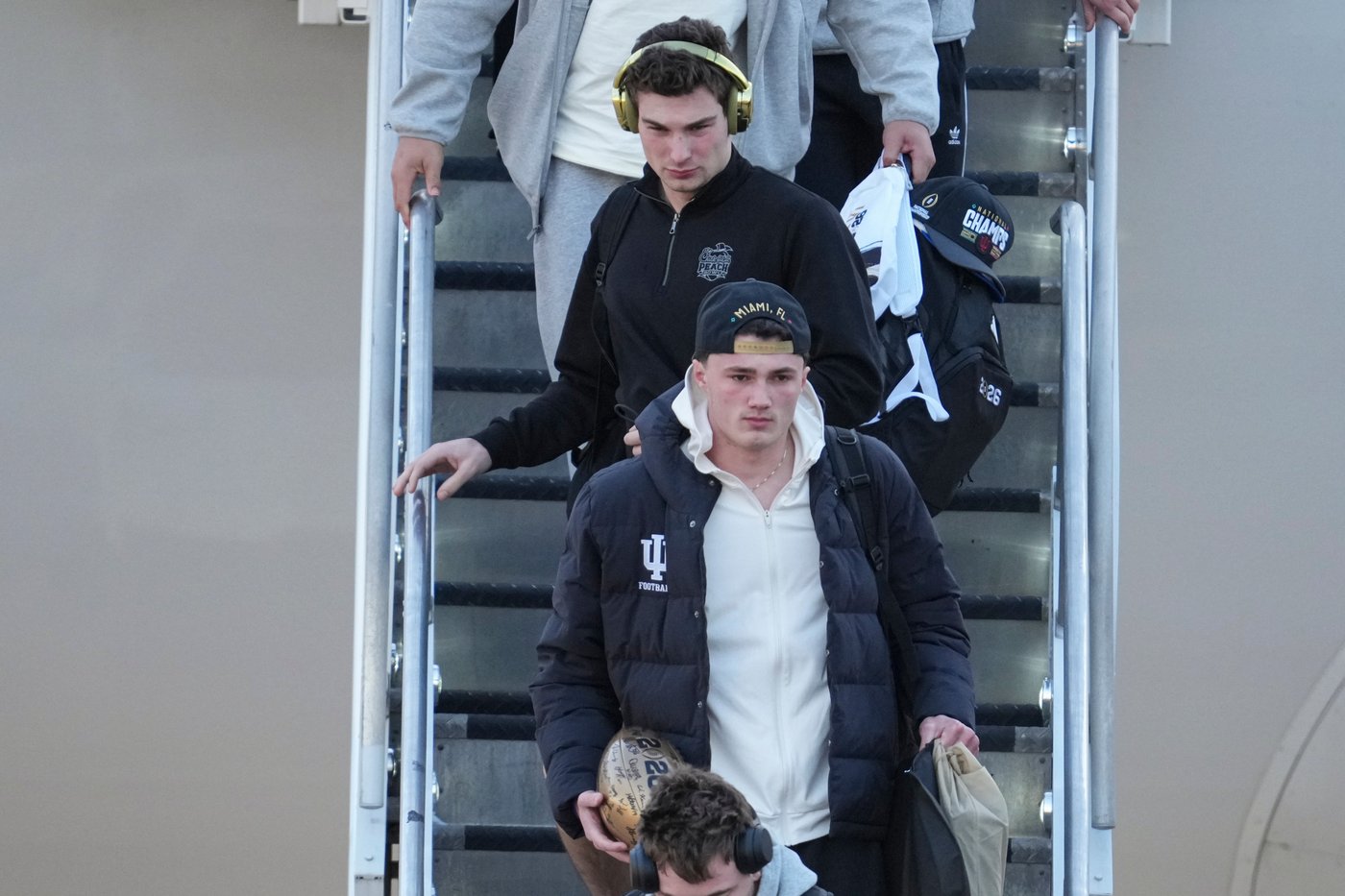 Hoosiers and their fans brave a strong winter storm to celebrate the school's 1st national title | iNFOnews.ca