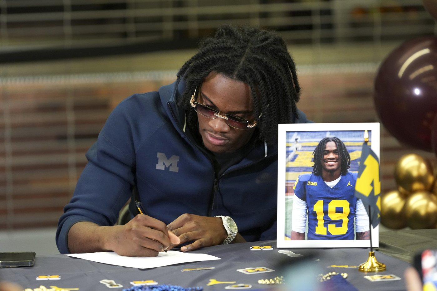 Michigan flipped QB Bryce Underwood with some help from Oracle founder Larry Ellison and Tom Brady | iNFOnews.ca