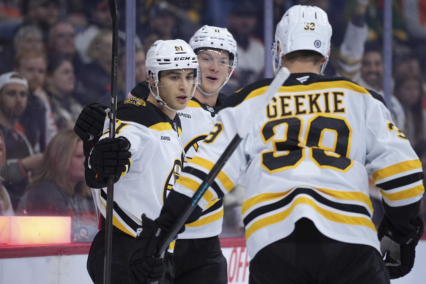 Joonas Korpisalo makes 20 saves as Bruins shut out Flyers 3-0 | iNFOnews.ca