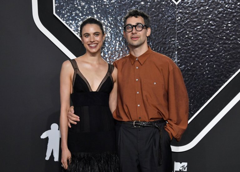 Margaret Qualley, Jack Antonoff file for divorce after 3 years of marriage | iNFOnews.ca