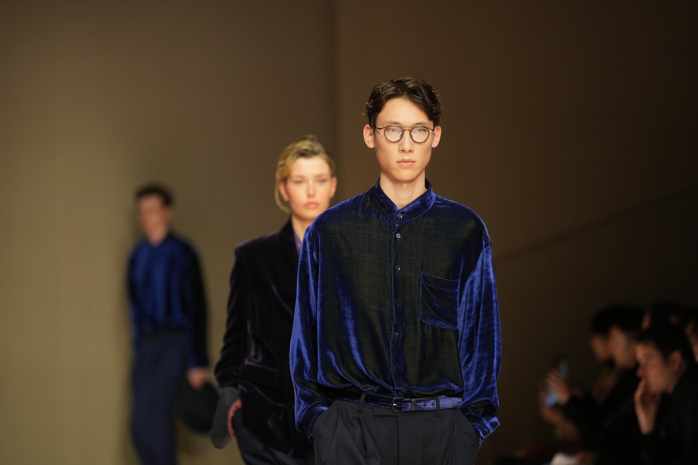 Giorgio Armani launches new era with iridescent colors and a star-studded front row | iNFOnews.ca