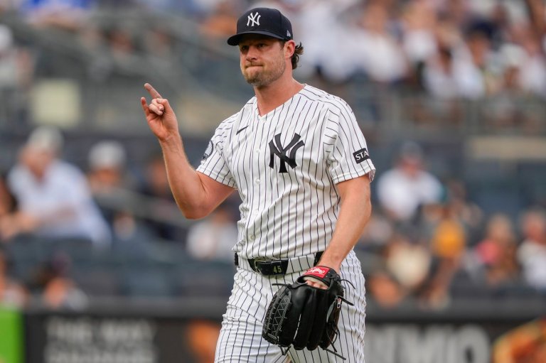 Cole outduels Sale in matchup of Cy Young winners as Yankees beat Braves 5-4 | iNFOnews.ca
