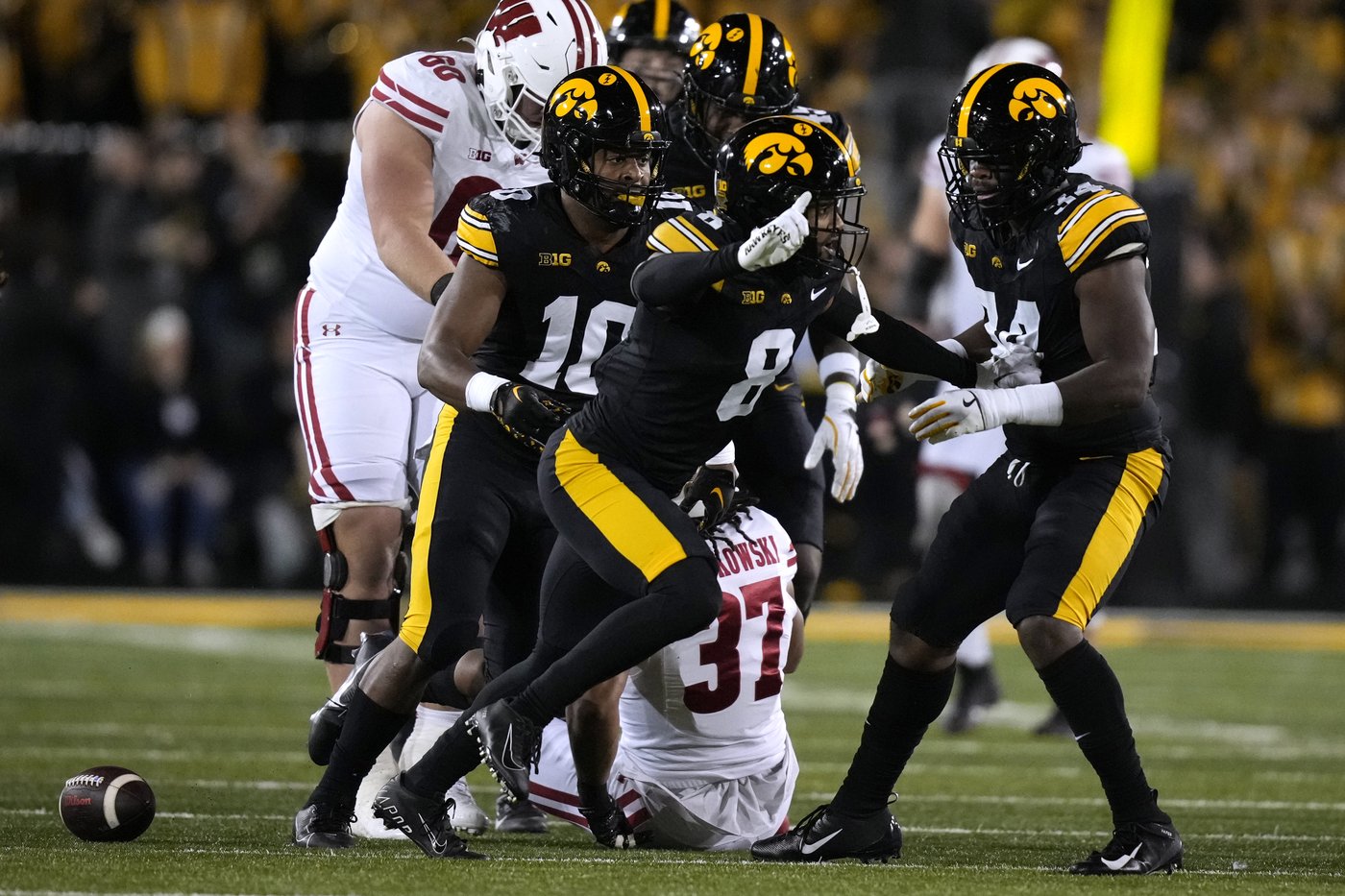 Kaleb Johnson scores 3 TDs, rushes for 135 yards in Iowa's 42-10 win over Wisconsin | iNFOnews.ca Kaleb Johnson scores 3 TDs, rushes for 135 yards in Iowa's 42-10 win over Wisconsin | iNFOnews.ca
