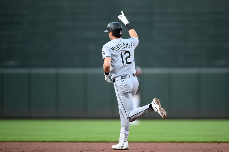 White Sox score 7 runs before making an out in the 3rd, pound the Orioles 9-3 | iNFOnews.ca