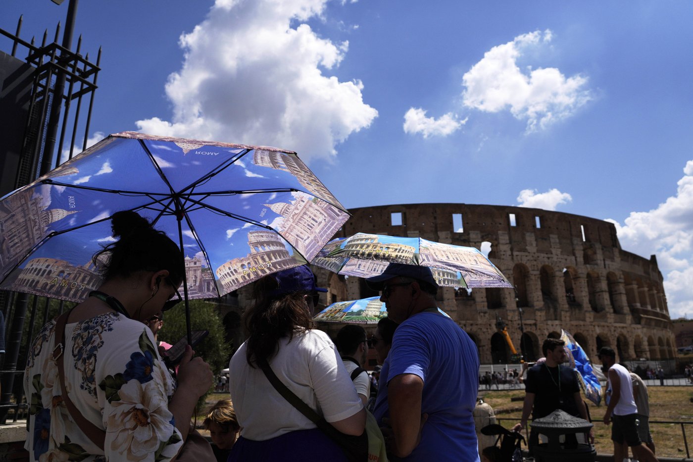 Outdoor work in southern Europe's sweltering tourist hot spots is becoming hellish | iNFOnews.ca
