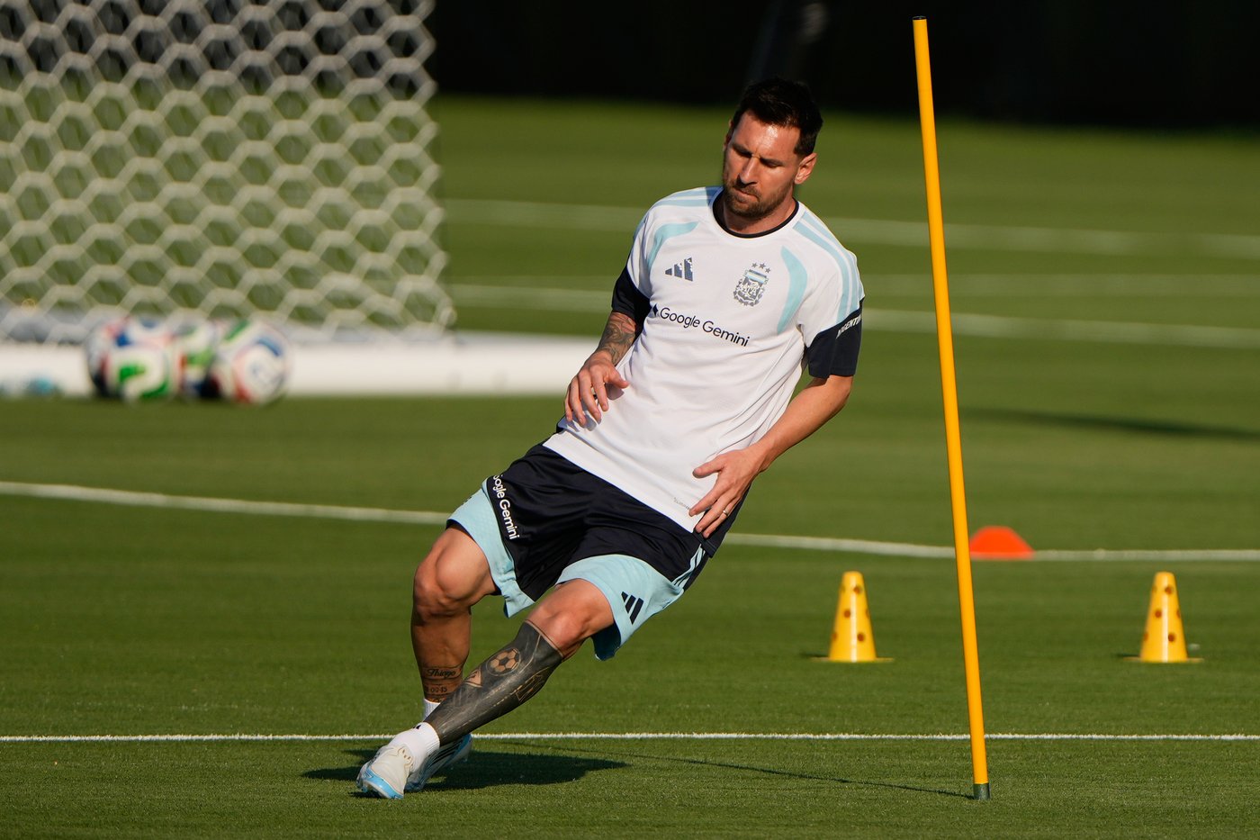 Argentina’s World Cup title defense draws a frenzy in Kansas City as Messi nurses a hamstring strain | iNFOnews.ca