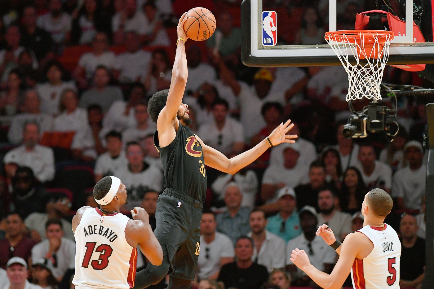 Cavs hand Heat worst-ever playoff loss, roll 124-87 for 3-0 lead in series | iNFOnews.ca