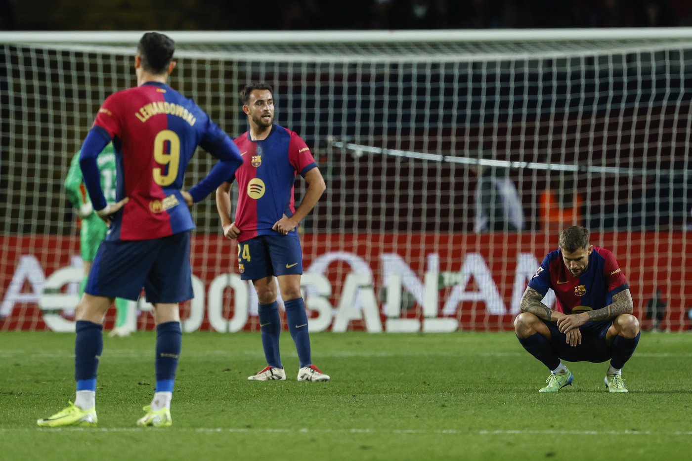 Atletico Madrid stuns Barcelona in stoppage time to snatch La Liga lead | iNFOnews.ca
