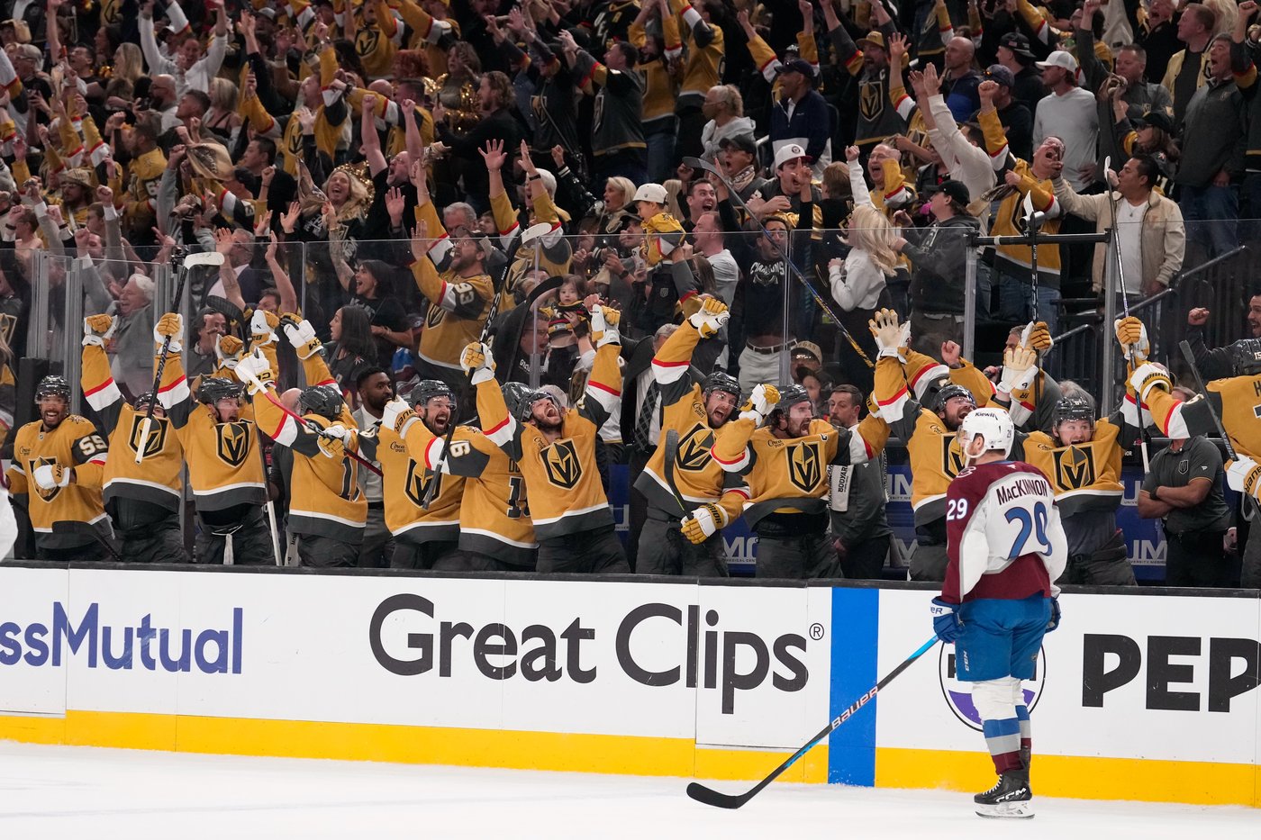 Bednar: Avalanche will take a limited Nathan MacKinnon as Colorado trails 3-0 | iNFOnews.ca