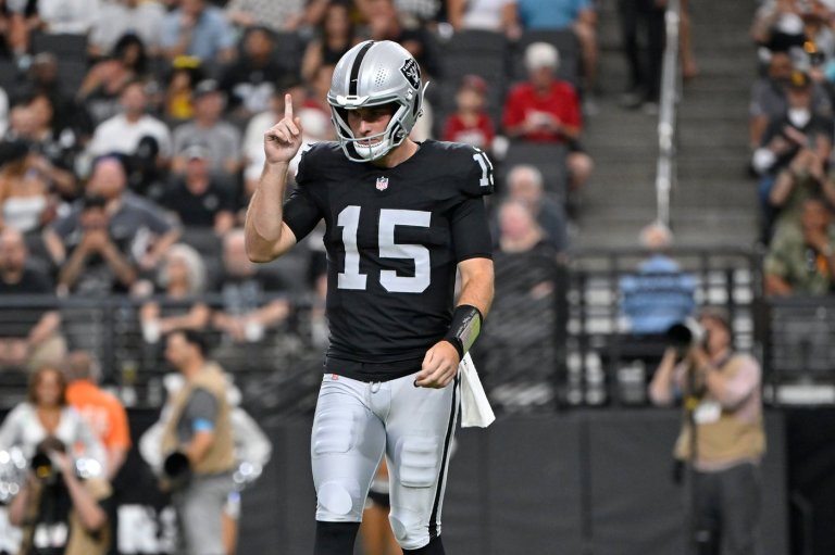 No. 1 pick Fernando Mendoza throws TD pass in preseason debut for Raiders in 27-14 loss to Cardinals | iNFOnews.ca
