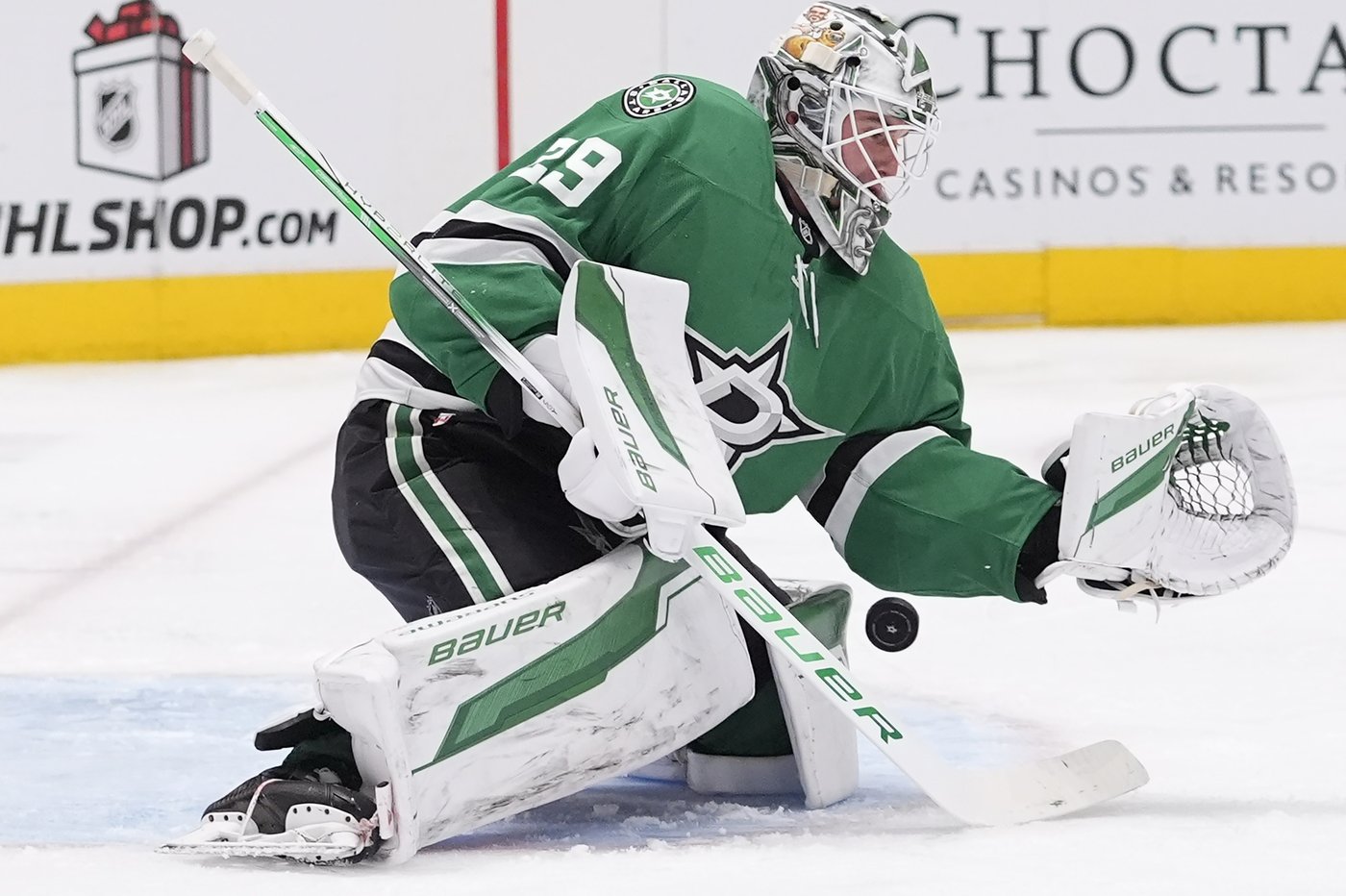 Hintz ignites third-period goal barrage as Stars beat Flames 6-2 | iNFOnews.ca